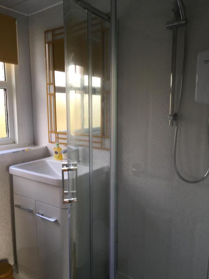 8 Sandy Bottom Sandown Bay Holiday Park, Reduced Ferry, Please Contact Us ภายนอก รูปภาพ
