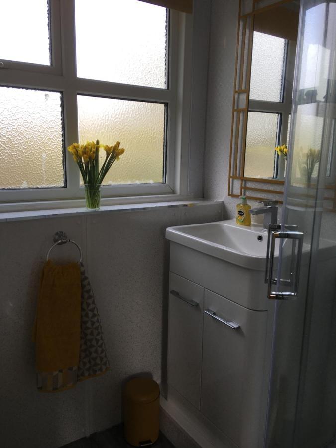 8 Sandy Bottom Sandown Bay Holiday Park, Reduced Ferry, Please Contact Us ภายนอก รูปภาพ