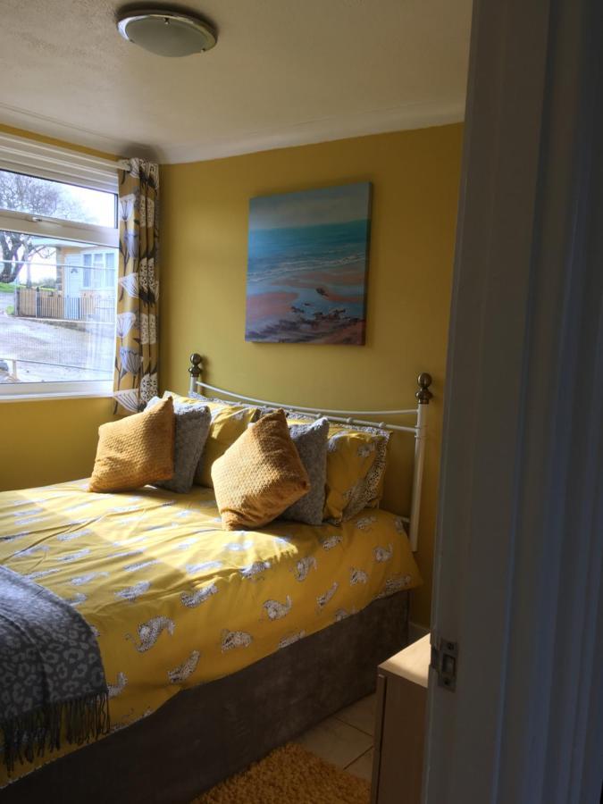 8 Sandy Bottom Sandown Bay Holiday Park, Reduced Ferry, Please Contact Us ภายนอก รูปภาพ